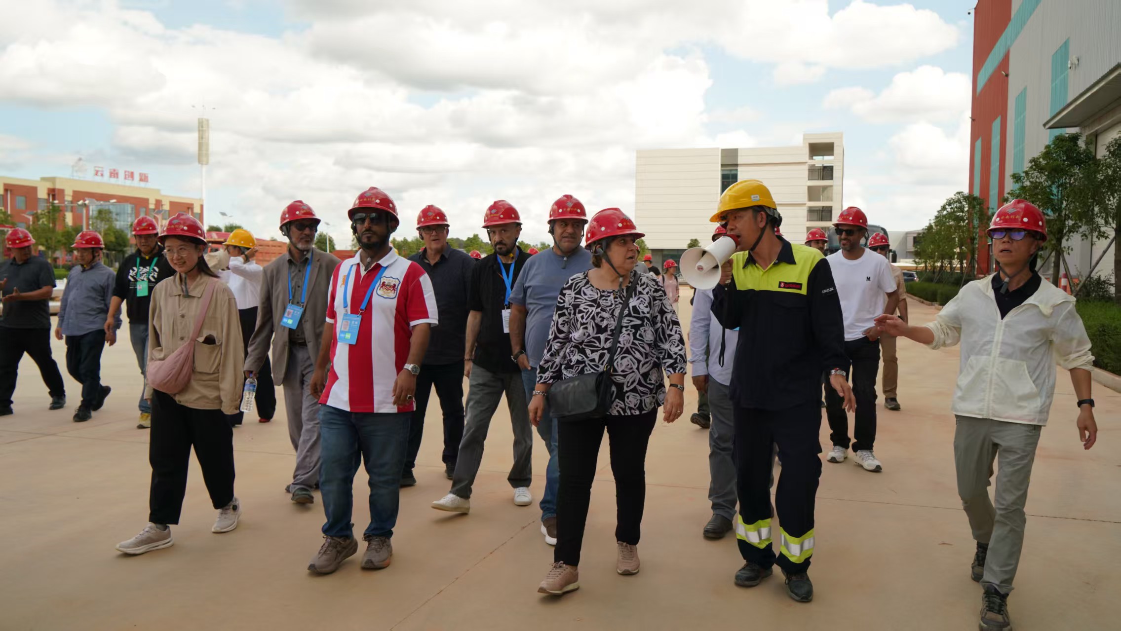 「一帶一路」媒體參訪團走進硯山  聚焦綠色鋁業與中醫康養發展