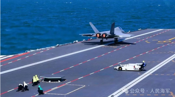 殲-15T、殲-35和空警-600在福建艦成功完成起降訓練