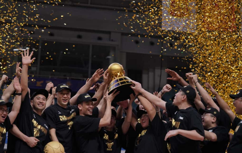 香港金牛衛冕NBL創歷史 厄特爾⼆世榮膺FMVP