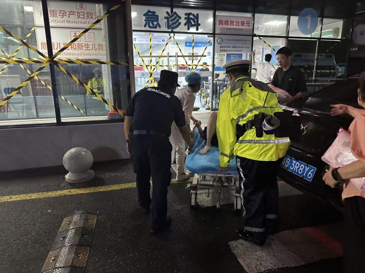 颱風夜孕婦臨產，深圳坪山交警護航開出「生命通道」