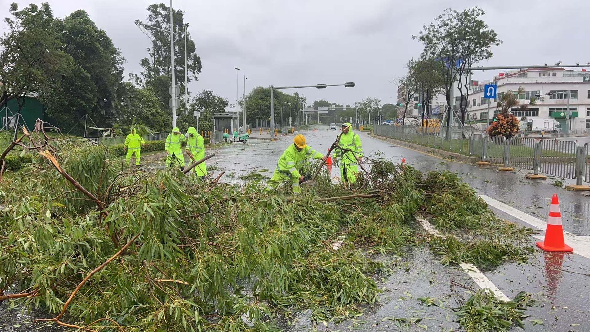 深圳平湖持續迎戰「樺加沙」  構建風雨安全防線！