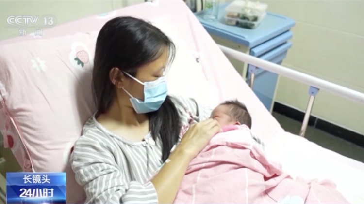 救援人員冒風雨上門迎接 「颱風寶寶」霆鋒順利出生