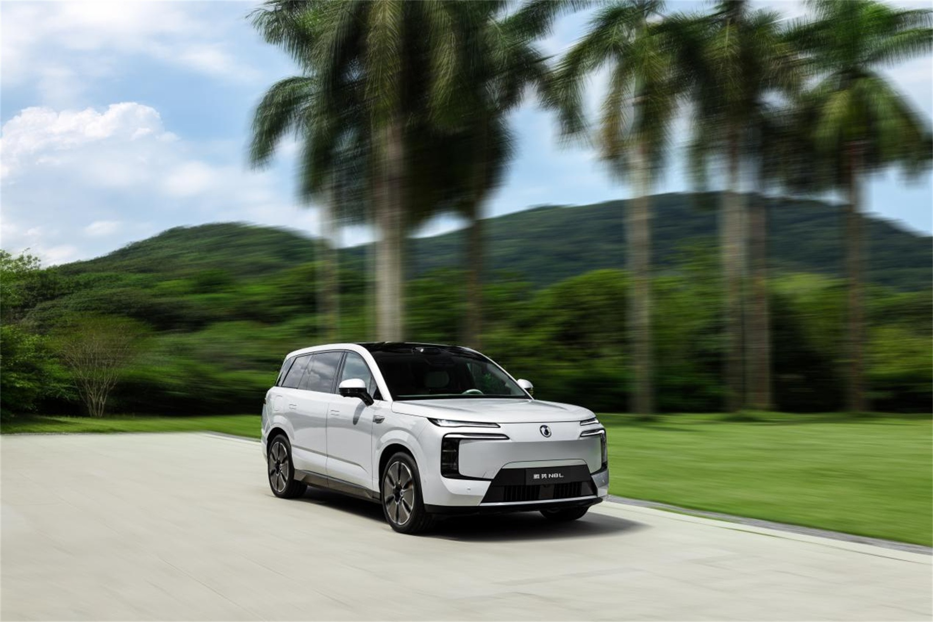 大六座安全豪華SUV騰勢N8L開啟預售，預售價31.98萬起