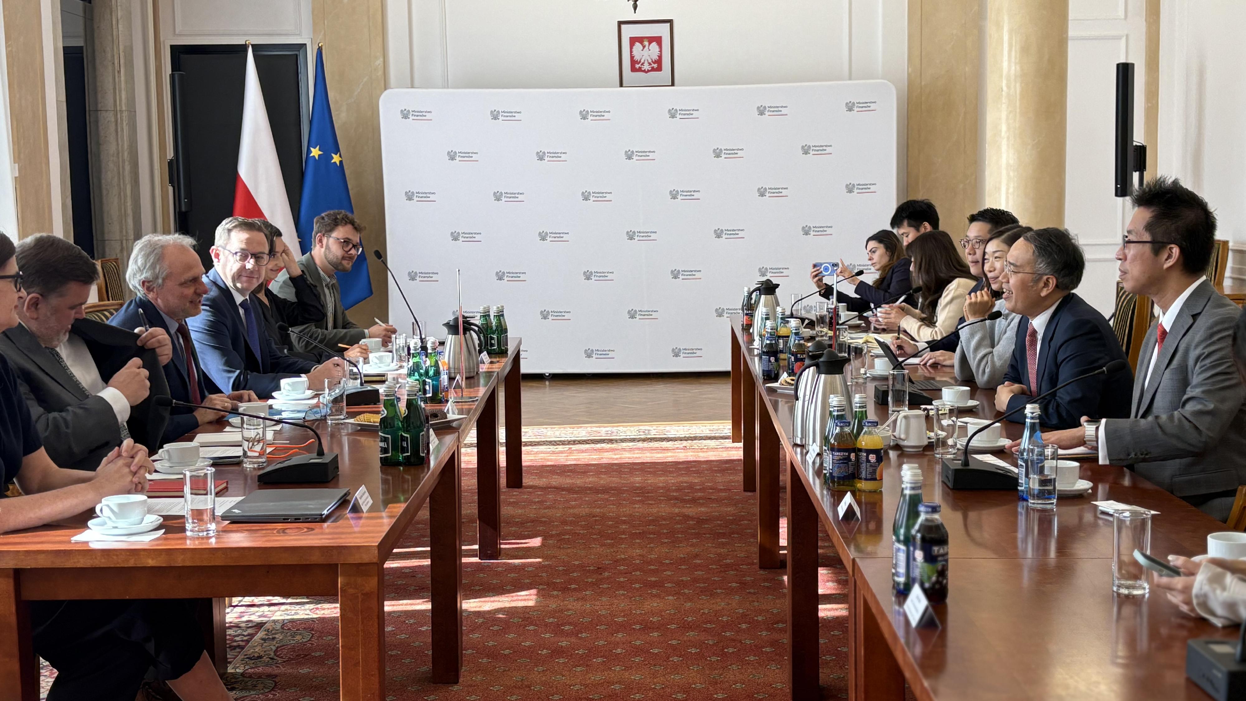 許正宇促波蘭將香港從稅務黑名單中剔除