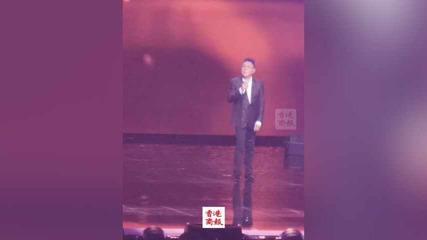 有片丨【2025大灣區電影音樂晚會】姜育恆演唱《再回首》