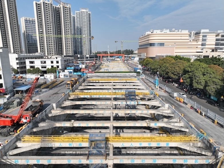 成功攻克岩溶強發育地質風險  芳白城際鐵路夏茅站主體結構順利封頂