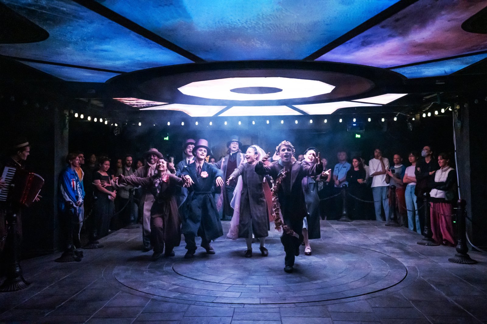 深圳明華輪煥新歸來，中國首部沉浸式肢體劇《交易人生》國慶啟航