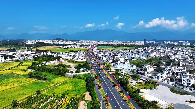 皖黟縣：滿城飄揚「中國紅」