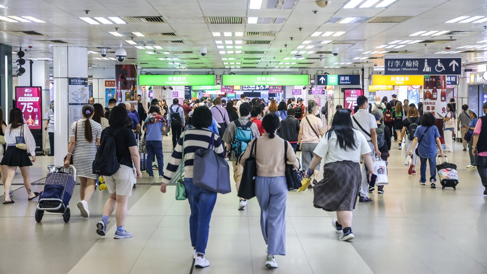 政府籲市民旅客國慶中秋假期及早計劃行程 已協調公共運輸服務營辦商加強服務