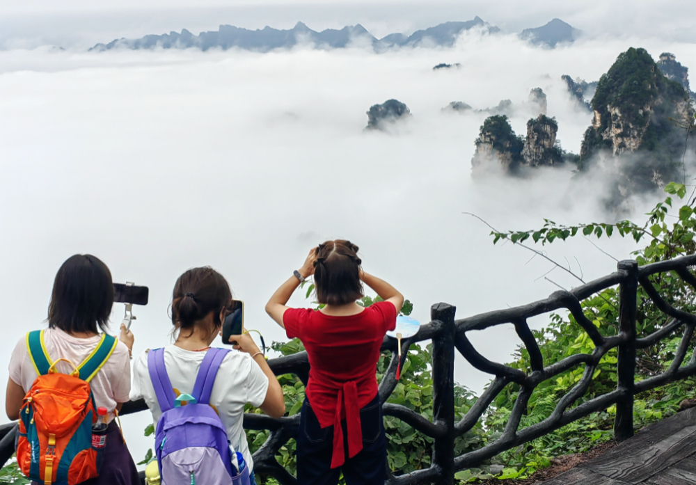 迎「十一」假期文旅新體驗 張家界國家森林公園烏龍寨國風仙俠遊園會盛裝啟幕