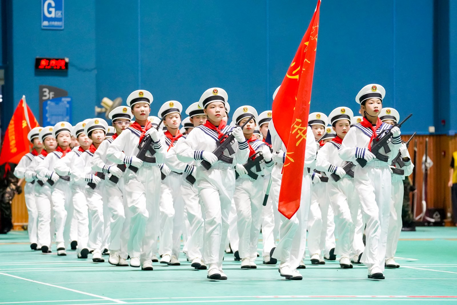 少年正步鏗鏘  穗海珠區舉行全民國防教育月主題活動暨少年軍校展示活動