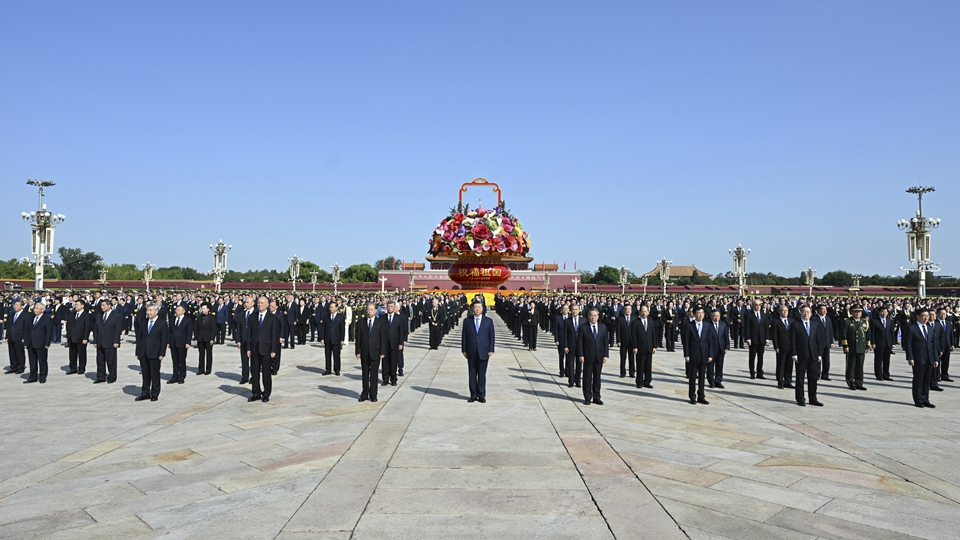 烈士紀念日向人民英雄敬獻花籃儀式在京隆重舉行 習近平等黨和國家領導人出席