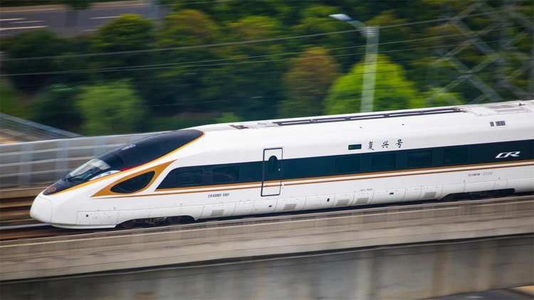 假期第一天 全國鐵路預計發送旅客2300萬人次