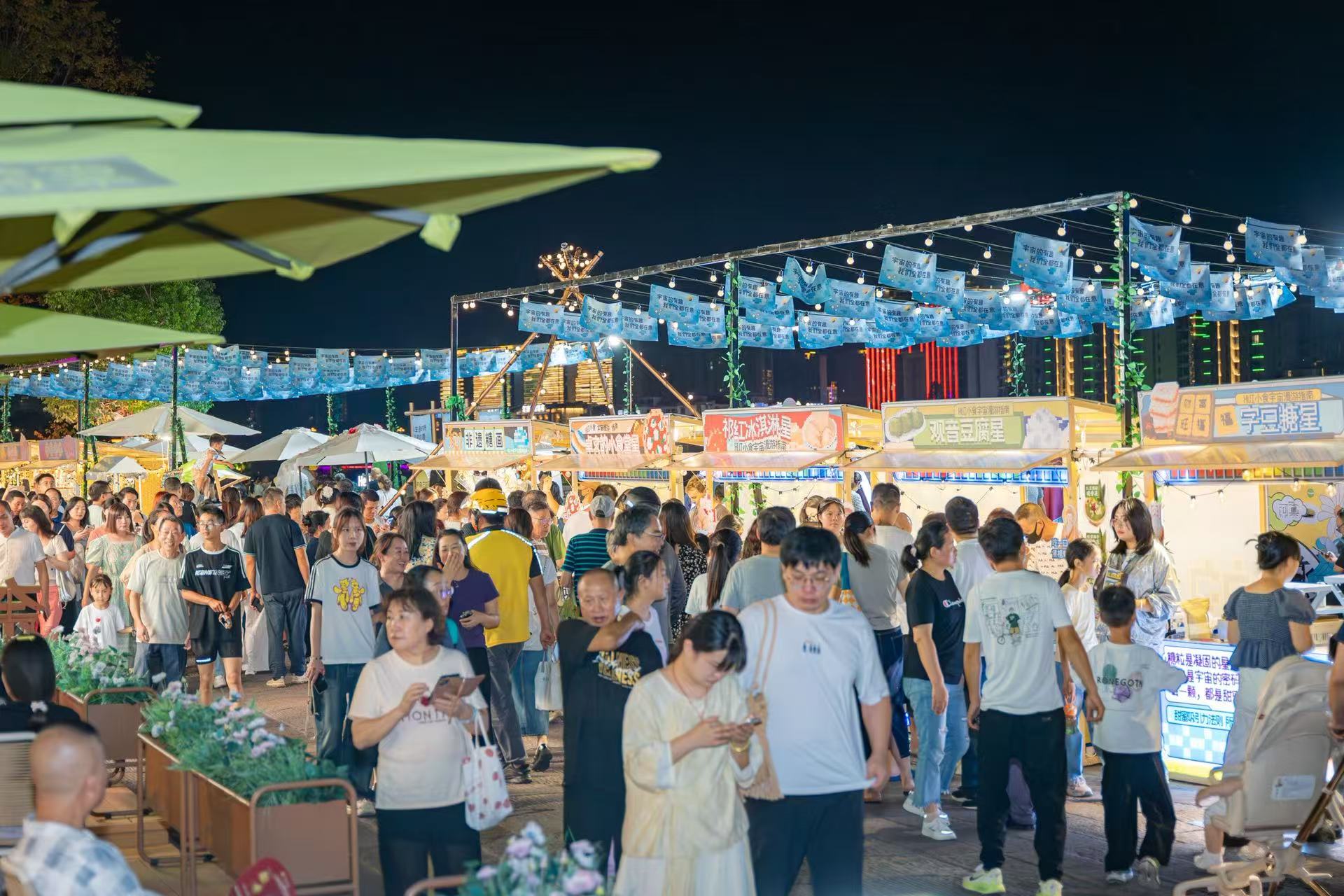 皖屯溪河街：文商旅融合 烹出假日活力「大餐」