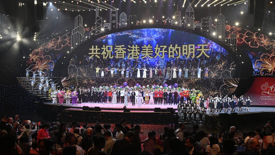 香港舉辦國慶76周年文藝晚會 匯聚歌舞、藝術體操、粵劇、雜技等