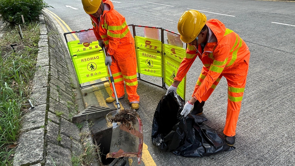 麥德姆逼近本港 渠務署巡查全港240個水浸黑點