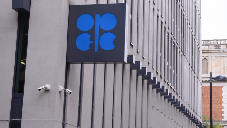 主要產油國宣布11月維持增產措施