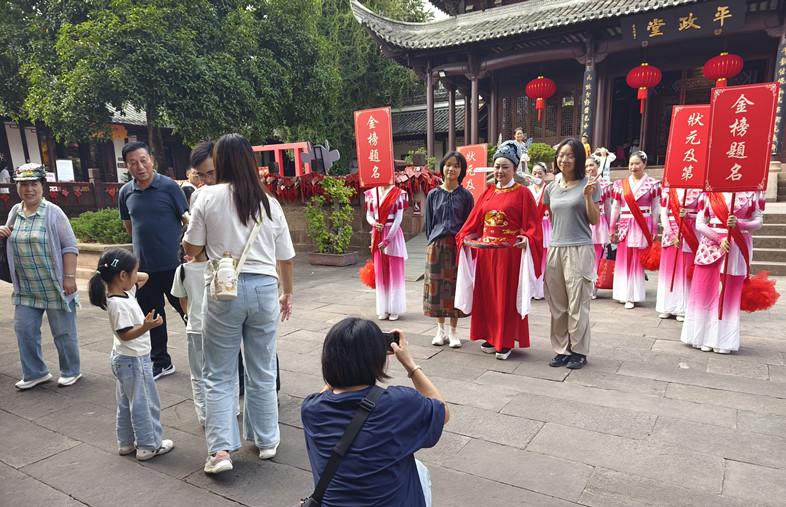 皖休寧縣：全域旅遊「花樣多」  假日經濟活力足