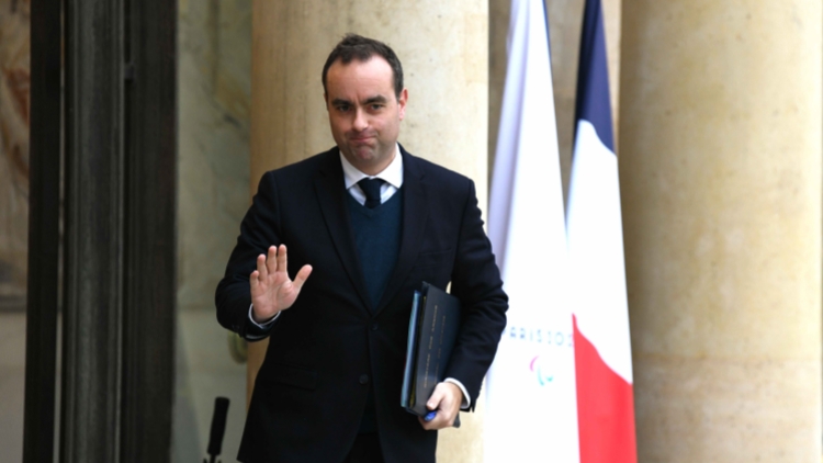 法國總理勒科爾尼辭職後講話：執政條件尚未具備