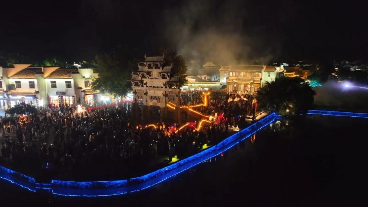 稻穗搖金晚風傳韻  皖黟縣西遞稻田音樂會燃動鄉村浪漫夜