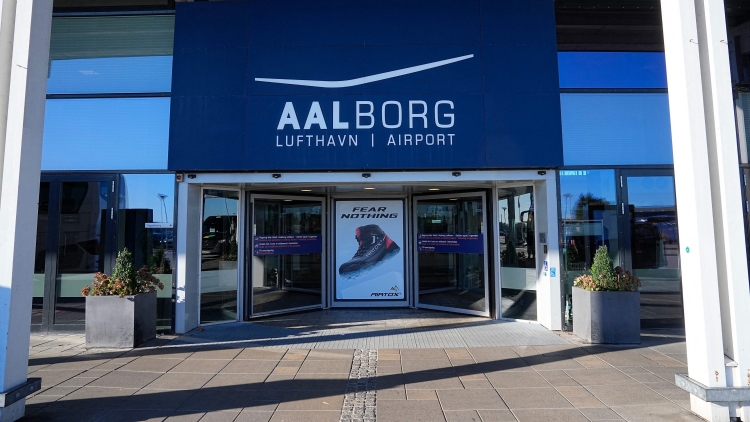 丹麥擬禁止15歲以下人群用社交媒體：六成男性青少年成「家裡蹲」