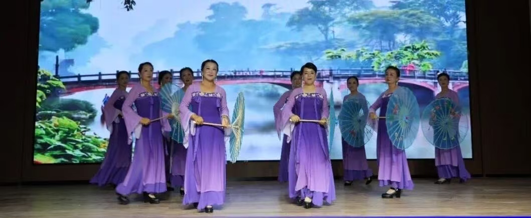 廣西巴馬世紀養生園舉辦中秋晚會 凝聚濃濃的民族情誼