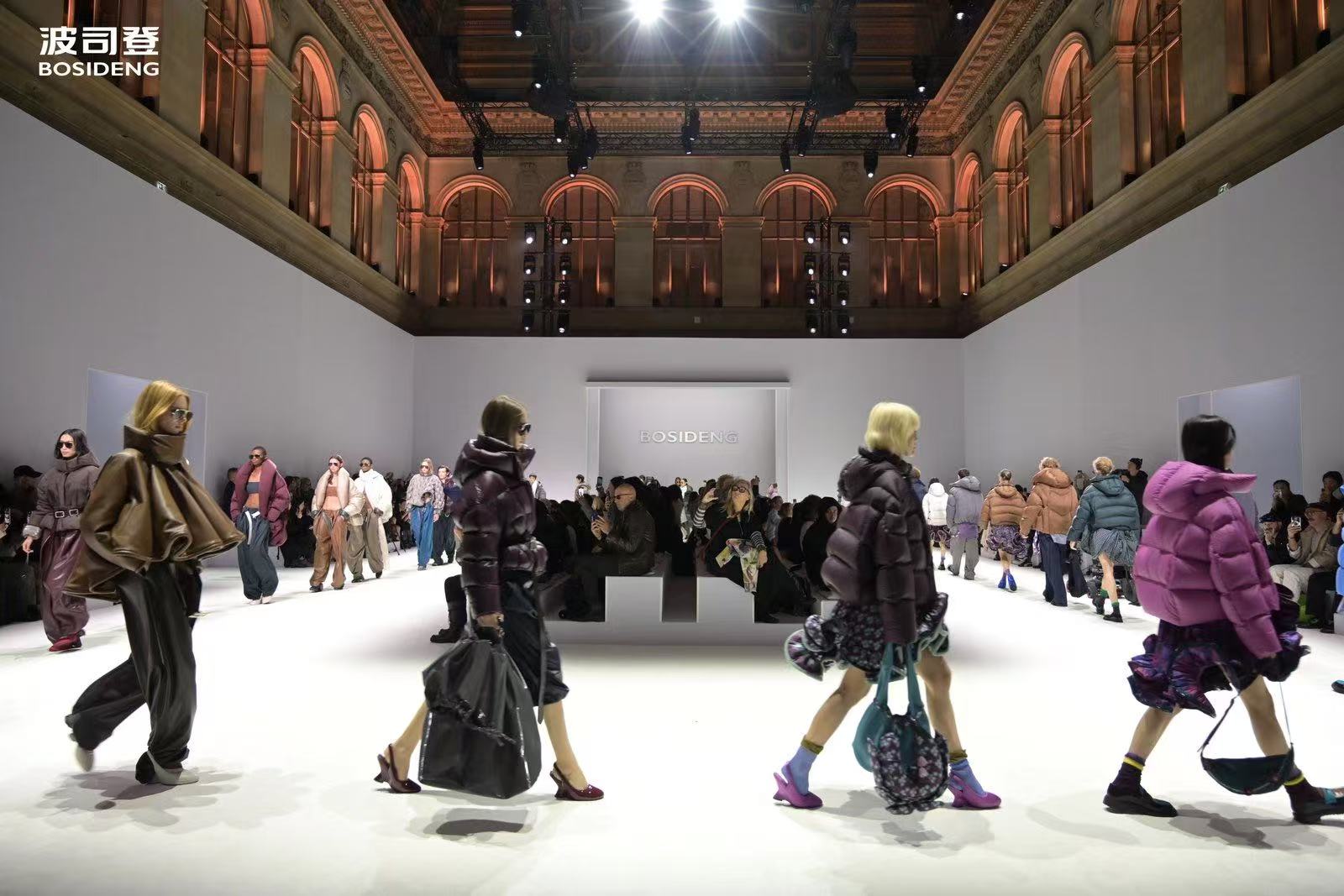 波司登「大師泡芙」系列新品於巴黎發布