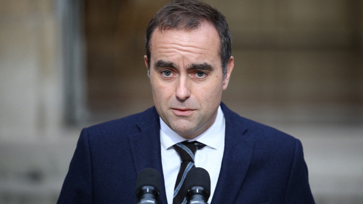 剛辭職4天又獲任命 法國總理為何還是他？