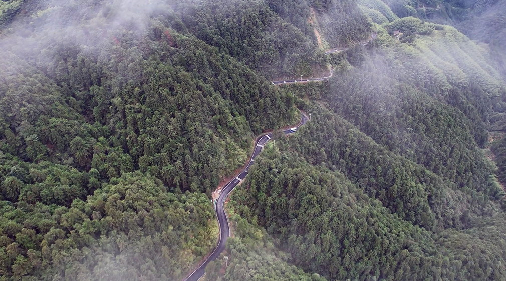 從「翻山越嶺」到「村口掃碼」  皖休寧璜尖「雲上郵路」直達家門口