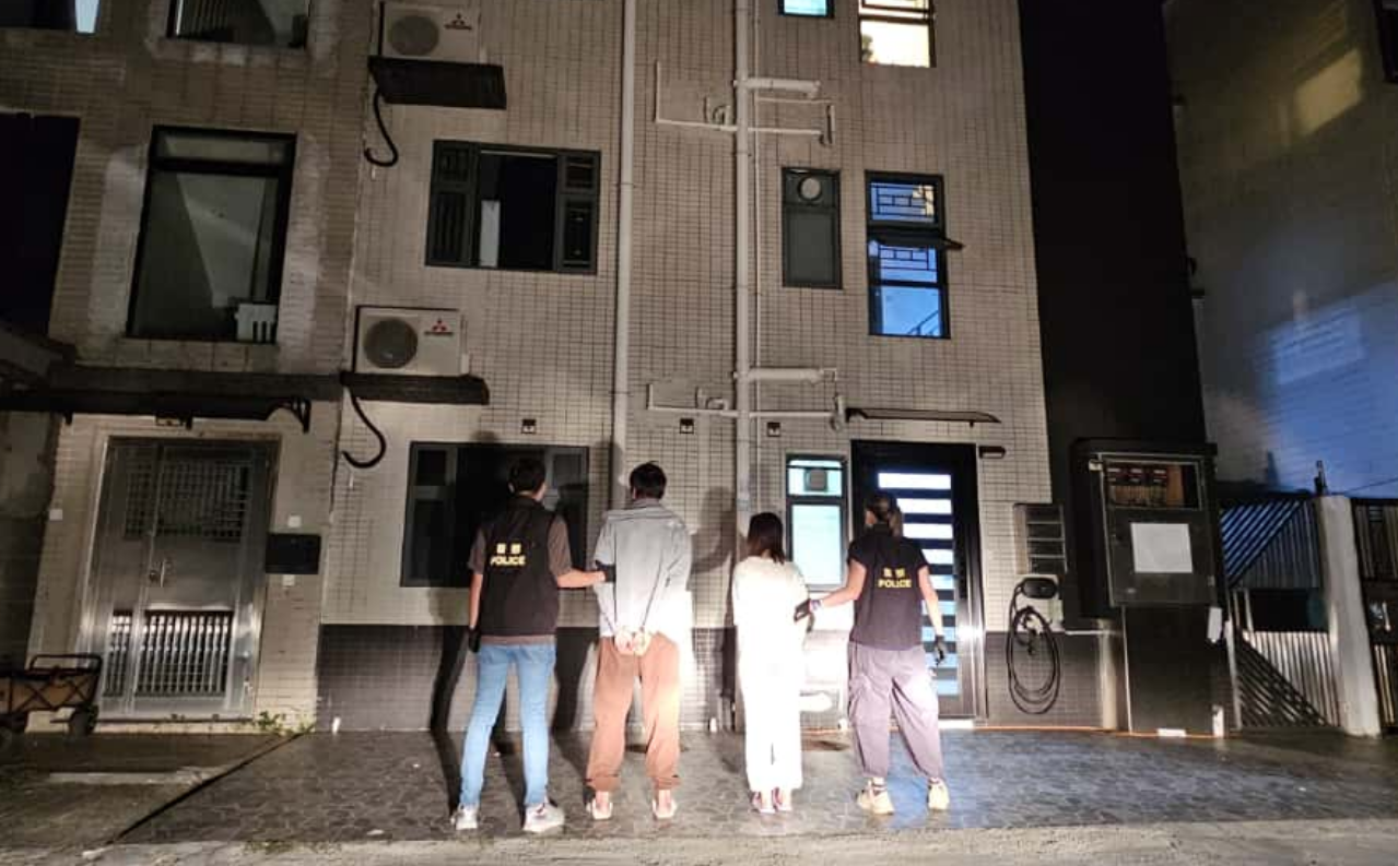 警方八鄉破製毒工場 拘兩人檢14萬元毒品