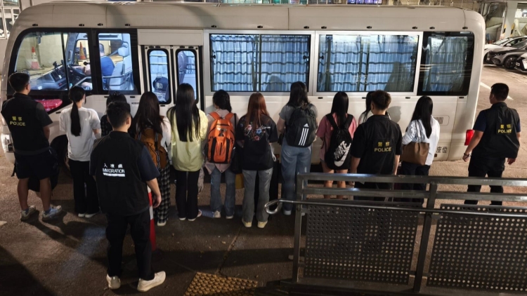 警方旺角打擊黑工拘14人