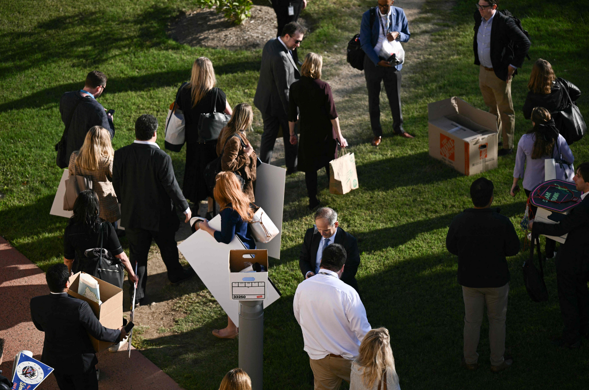 圖集丨不滿五角大樓採訪新規 記者集體打包走人