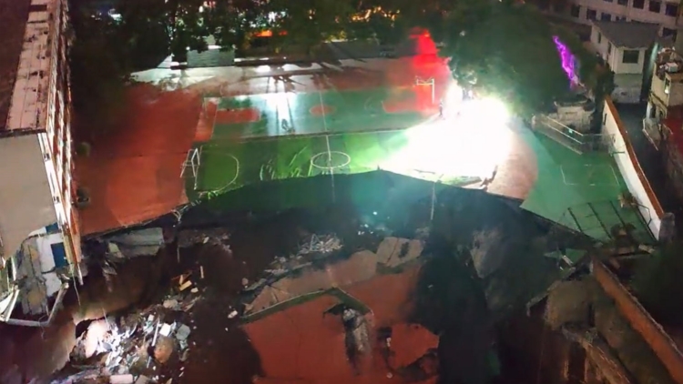 湖南邵陽一學校圍牆操場坍塌 無人員傷亡