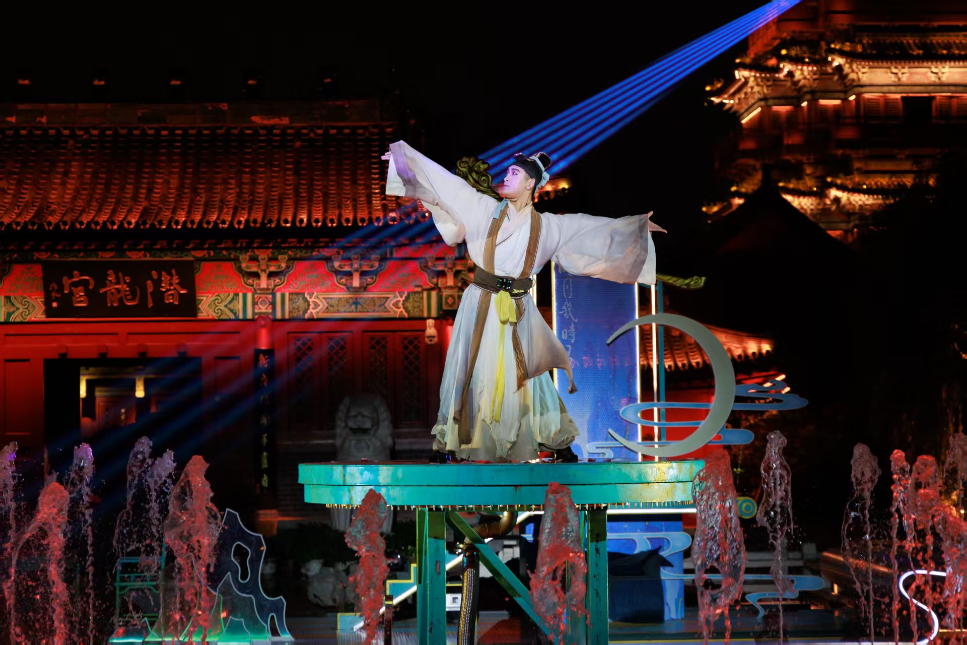 河南開封府景區萬菊競放宋韻濃