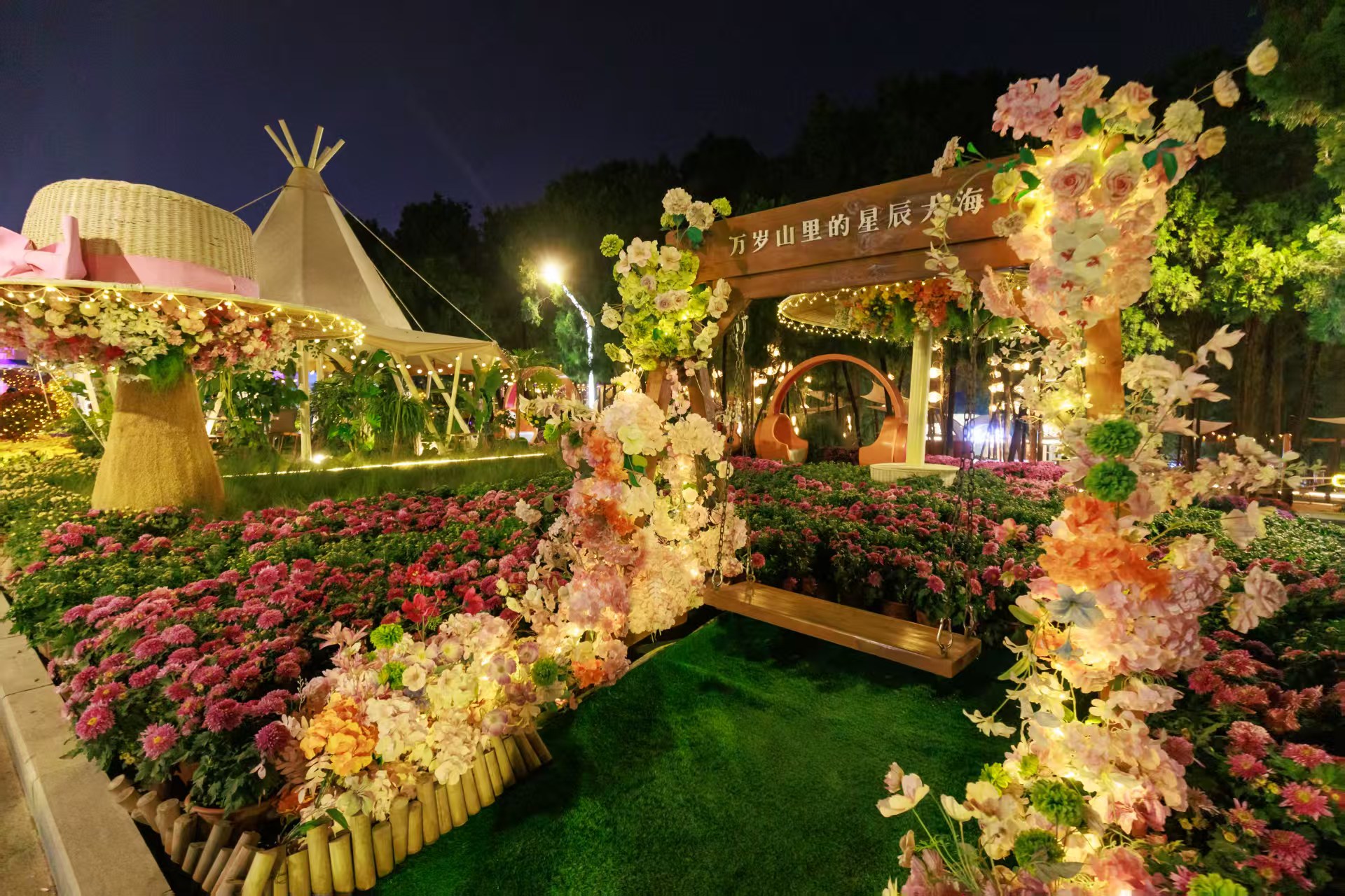 河南萬歲山武俠城開啟「江湖菊韻」穿越之旅