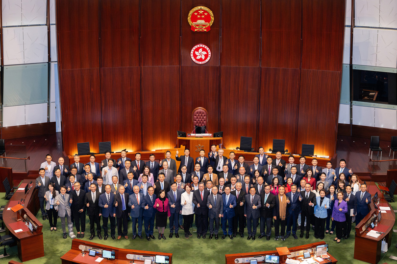 立法會今屆會期最後一次會議完結 全體議員大合照留念