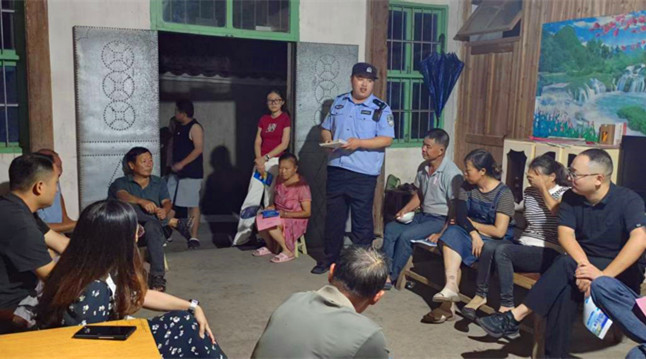 皖黟縣宏潭：戶主會上話反詐 織密鄉村「防護網」