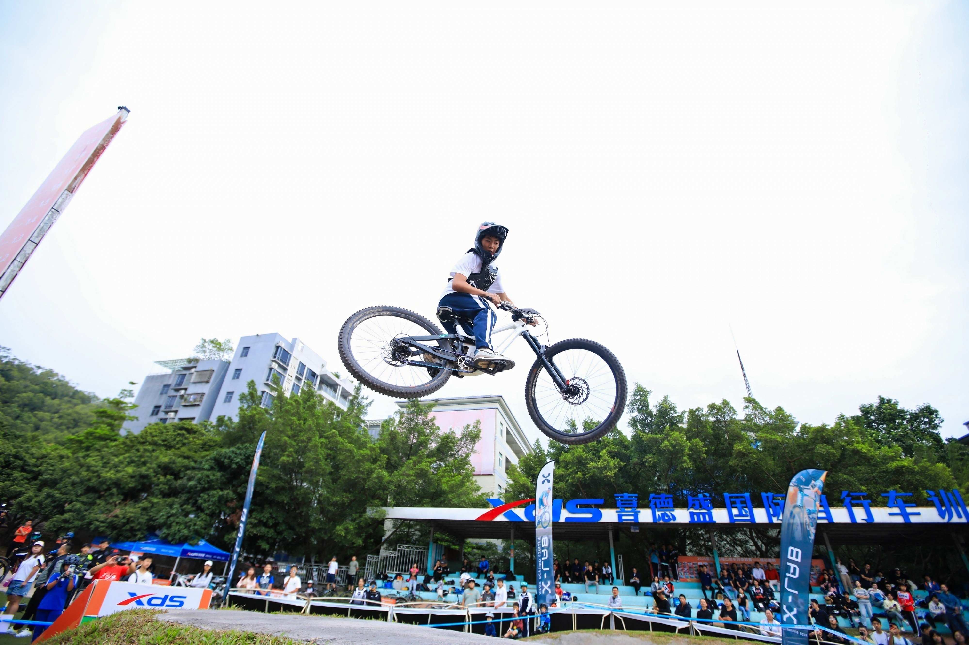 「輪峰杯」2025喜德盛軟尾山地車四季聯賽秋季賽燃情啟幕