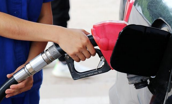 今晚內地油價下調，加滿一箱油將少花10.5元