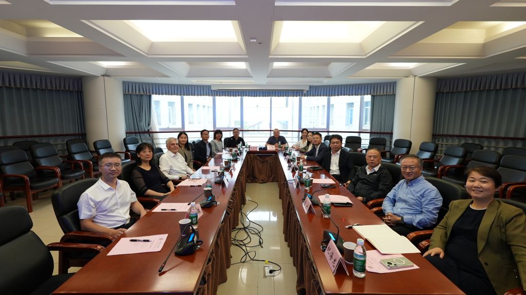 諾獎得主Dan Shechtman教授與中南師生共探學術前沿