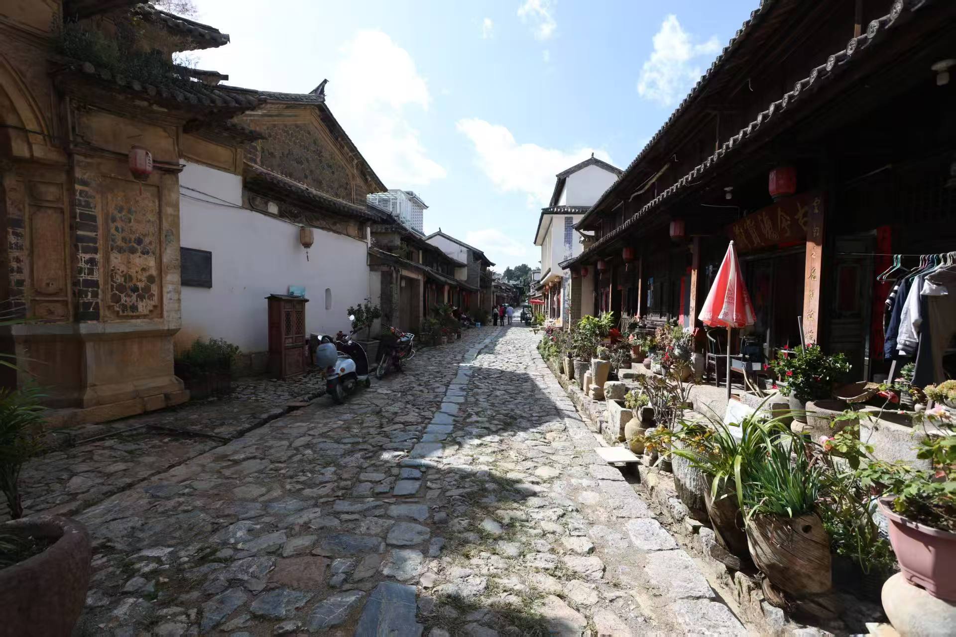 滇緬公路：車輪上的生死考驗與譚校長的父親之香港印記