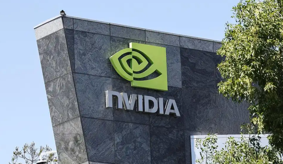 英偉達成首家市值5萬億美元公司