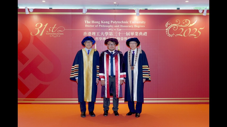 理大向韓璧丞和巴里‧馬歇爾兩人頒授榮譽博士學位