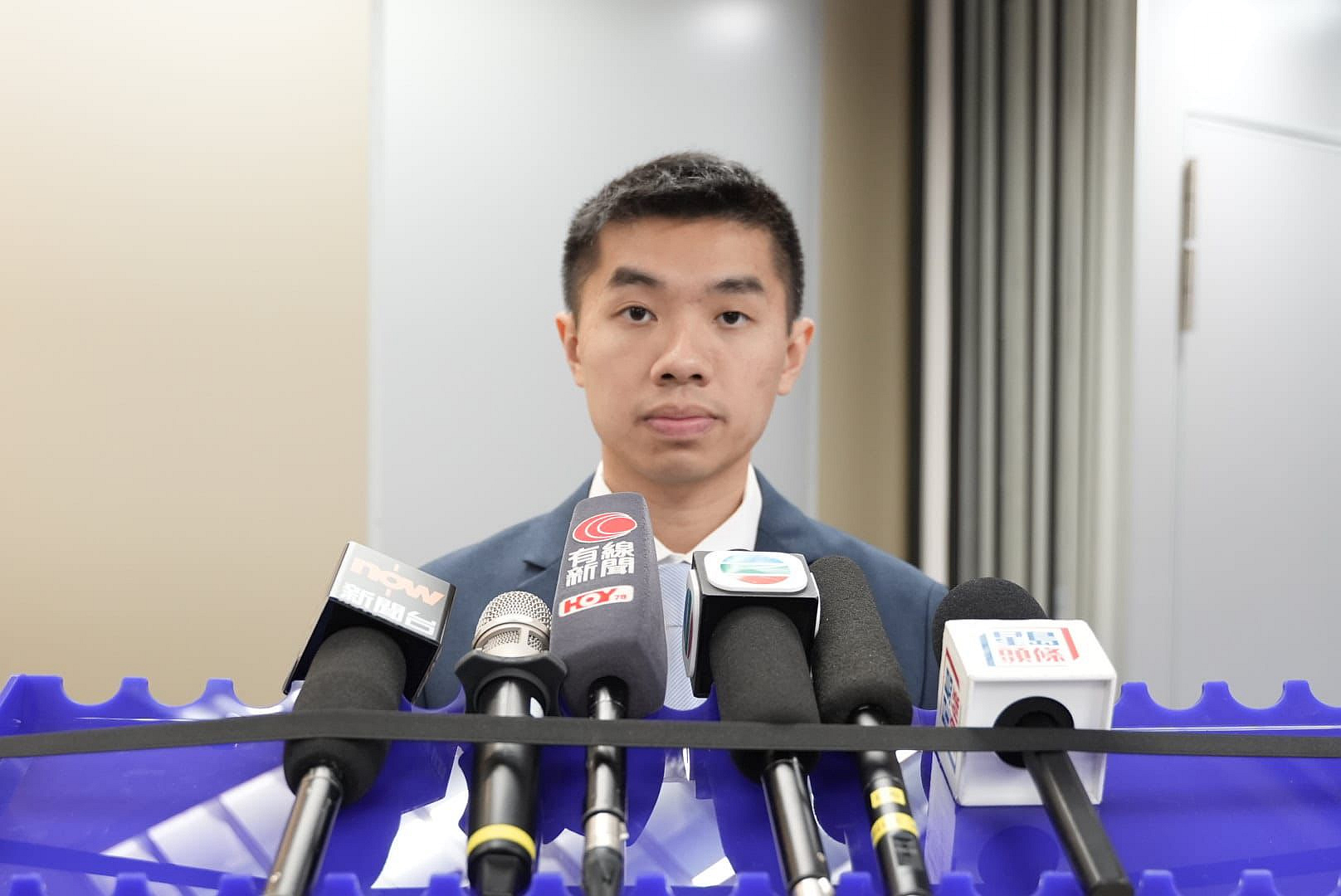 警方屯門拘3少年 涉毀壞12‧7立會選舉海報