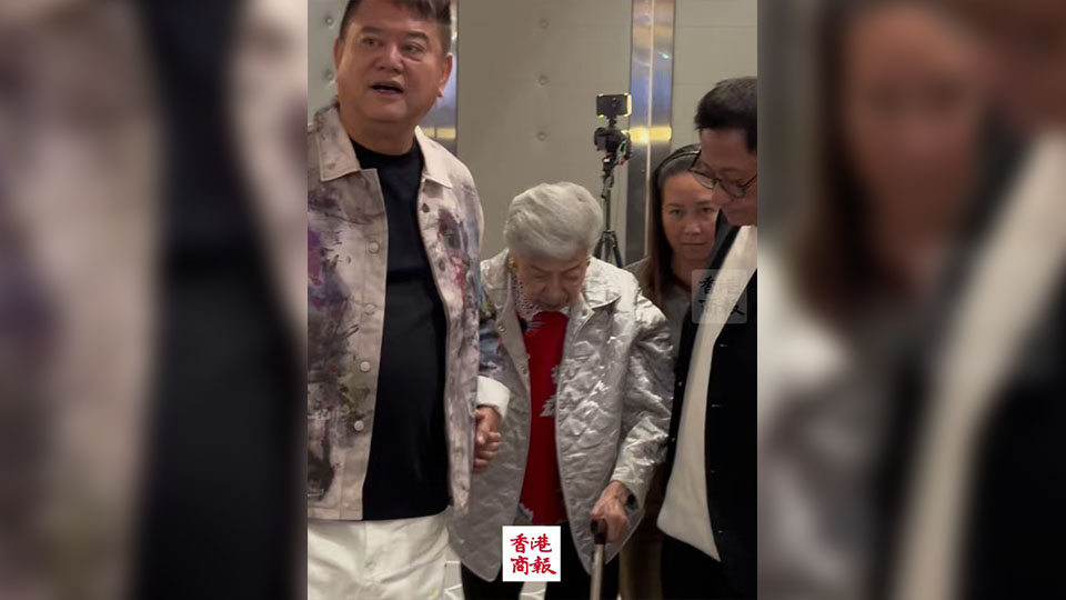 有片｜叻哥護持羅蘭姐 現身歡樂今宵晚宴