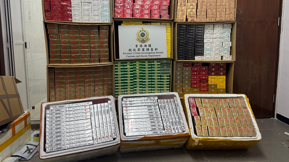 海關上水破私煙儲存倉 拘1男檢值123萬元私煙