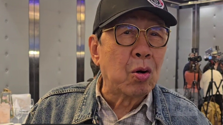 有片｜胡楓暢談近況 精神奕奕與老友歡聚