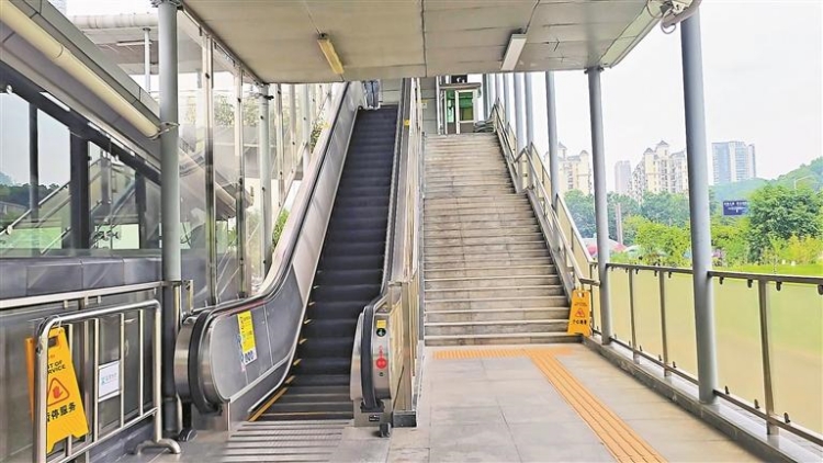 天橋「有梯無坡」 騎過街要繞6公里 深圳地鐵：已多次協商