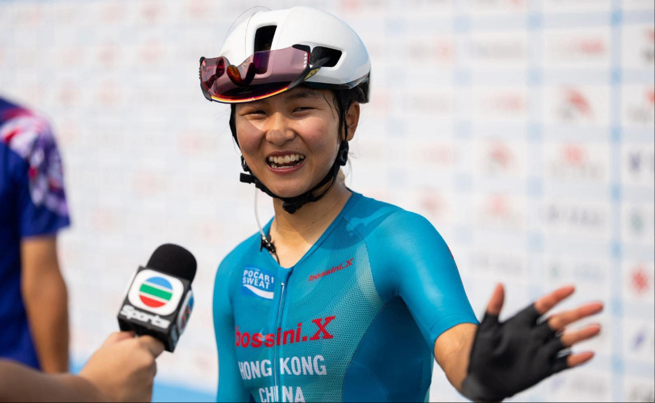 羅淑佩祝賀李思穎於十五運會取得金牌｜中國工商銀行（亞洲）特約