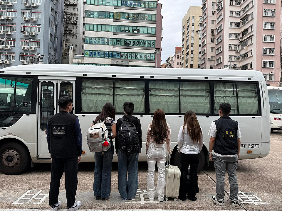 警方旺角打擊黑工 拘捕14名女子